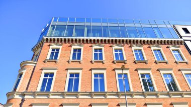 Modern güzel lüks otel binası.