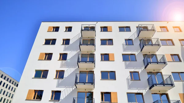 stock image Modern apartment building in a residential area of a city. Contemporary residential building exterior in the daylight. 