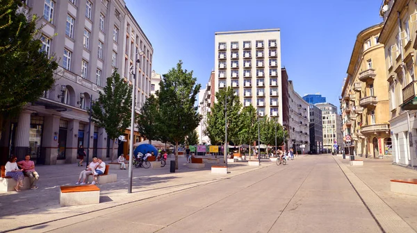 Varsó Lengyelország 2023 Szeptember Sarok Tér Ahol Emberek Sétálnak Lakóházak — Stock Fotó