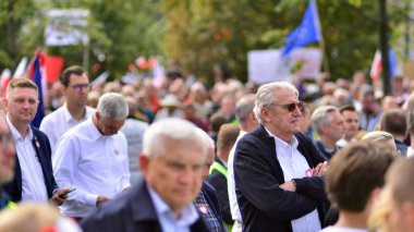 Varşova, Polonya. 1 Ekim 2023. Milyonların Yüreği Yürüyüşü. Muhalefet politikacıları Donald Tusk tarafından düzenlenen bir yürüyüşte. Polonya 'da görülen en büyük gösteriydi.. 