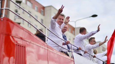 Varşova, Polonya. 1 Ekim 2023. Milyonların Yüreği Yürüyüşü. Muhalefet politikacıları Donald Tusk tarafından düzenlenen bir yürüyüşte. Polonya 'da görülen en büyük gösteriydi.