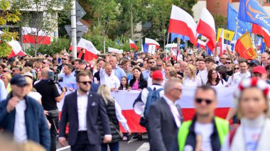 Varşova, Polonya. 1 Ekim 2023. Donald Tusk, komünizmin çöküşünden bu yana Polonya 'da görülen en büyük gösteriler sırasında. Bir Milyon Yüreğin Yürüyüşü.