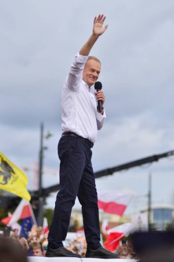 Varşova, Polonya. 1 Ekim 2023. Donald Tusk, komünizmin çöküşünden bu yana Polonya 'da görülen en büyük gösteriler sırasında. Bir Milyon Yüreğin Yürüyüşü.