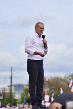 Varşova, Polonya. 1 Ekim 2023. Donald Tusk, komünizmin çöküşünden bu yana Polonya 'da görülen en büyük gösteriler sırasında. Bir Milyon Yüreğin Yürüyüşü.