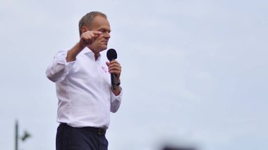 Varşova, Polonya. 1 Ekim 2023. Donald Tusk, komünizmin çöküşünden bu yana Polonya 'da görülen en büyük gösteriler sırasında. Bir Milyon Yüreğin Yürüyüşü.