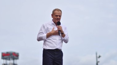 Varşova, Polonya. 1 Ekim 2023. Donald Tusk, komünizmin çöküşünden bu yana Polonya 'da görülen en büyük gösteriler sırasında. Bir Milyon Yüreğin Yürüyüşü.