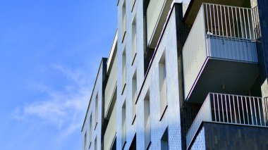 Yeni yapılmış lüks apartman dairesi. Emlak konutları manzarası.