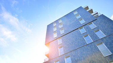 Yeni yapılmış lüks apartman dairesi. Emlak konutları manzarası.