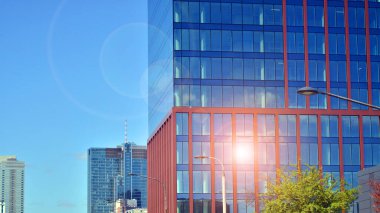 Modern şehir konseptinde eko binası. Taze yeşil yapraklı modern ofis binası..