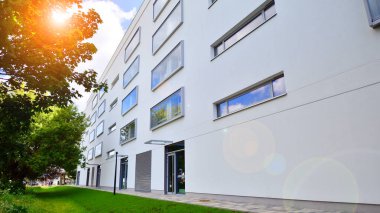 Eko apartman binası enerji ve temiz hava tasarrufu sağlıyor. Avrupa 'daki yerleşim yerleri doğayla uyum içinde. Çevre dostu, yeşilliklerle dolu bir şehir.. 