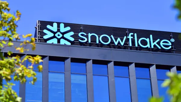 Stock image Warsaw, Poland. 31 July 2024. Wola business district in the city center with office centers and  modern buildings. Urban landscape. Company signboard Snowflake.