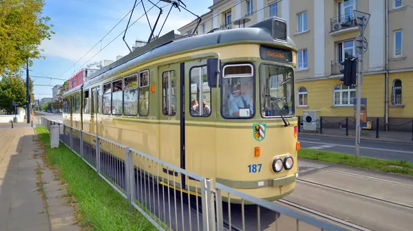 Varşova, Polonya. 25 Ağustos 2024. Ochota bölgesinde tramvay var..