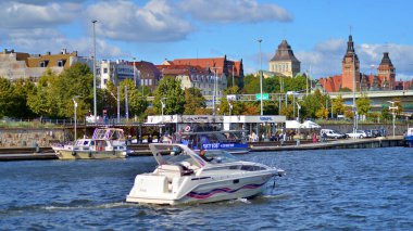 Szczecin, Polonya. 14 Eylül 2024. Chrobry şaftları ve Oder nehrinin manzarası.