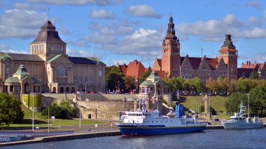 Szczecin, Polonya. 14 Eylül 2024. Chrobry şaftları ve Oder nehrinin manzarası.