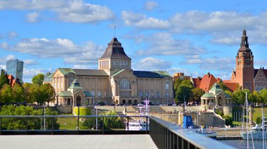 Szczecin, Polonya. 14 Eylül 2024. Chrobry şaftları ve Oder nehrinin manzarası.