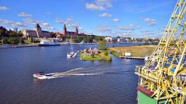 Szczecin, Polonya. 14 Eylül 2024. Chrobry şaftları ve Oder nehrinin manzarası.