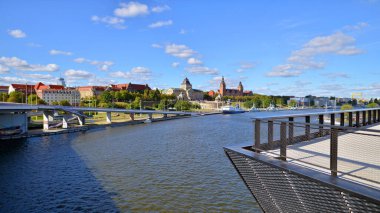 Szczecin, Polonya. 14 Eylül 2024. Chrobry şaftları ve Oder nehrinin manzarası.