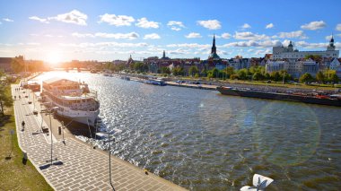 Szczecin, Polonya. 14 Eylül 2024. Batı Pomerania 'nın tarihi başkenti Odra Nehri kıyısında yer almaktadır..