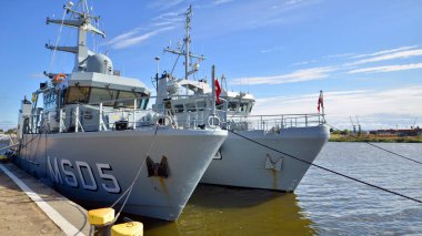 Szczecin, Polonya. 14 Eylül 2024. Manzara ve Chrobry Bulvarı 'ndan Odra Nehri' ne giden gemiler.. 