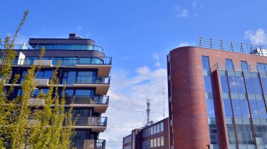Eko apartman binası enerji ve temiz hava tasarrufu sağlıyor. Avrupa 'daki yerleşim yerleri doğayla uyum içinde. Çevre dostu, yeşilliklerle dolu bir şehir.. 