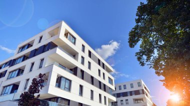 Eko apartman binası enerji ve temiz hava tasarrufu sağlıyor. Avrupa 'daki yerleşim yerleri doğayla uyum içinde. Çevre dostu, yeşilliklerle dolu bir şehir.. 