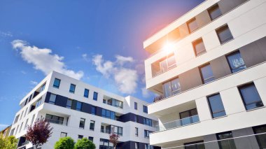 Eko apartman binası enerji ve temiz hava tasarrufu sağlıyor. Avrupa 'daki yerleşim yerleri doğayla uyum içinde. Çevre dostu, yeşilliklerle dolu bir şehir.. 