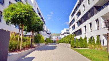 Eko apartman binası enerji ve temiz hava tasarrufu sağlıyor. Avrupa 'daki yerleşim yerleri doğayla uyum içinde. Çevre dostu, yeşilliklerle dolu bir şehir.. 