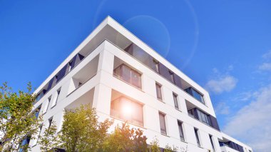 Eko apartman binası enerji ve temiz hava tasarrufu sağlıyor. Avrupa 'daki yerleşim yerleri doğayla uyum içinde. Çevre dostu, yeşilliklerle dolu bir şehir.. 