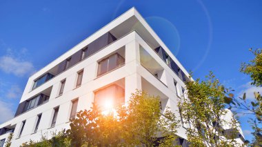 Eko apartman binası enerji ve temiz hava tasarrufu sağlıyor. Avrupa 'daki yerleşim yerleri doğayla uyum içinde. Çevre dostu, yeşilliklerle dolu bir şehir.. 