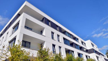 Eko apartman binası enerji ve temiz hava tasarrufu sağlıyor. Avrupa 'daki yerleşim yerleri doğayla uyum içinde. Çevre dostu, yeşilliklerle dolu bir şehir.. 