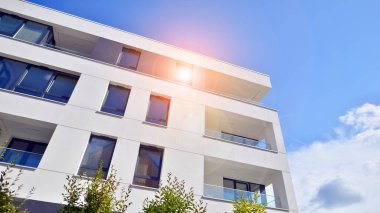 Eko apartman binası enerji ve temiz hava tasarrufu sağlıyor. Avrupa 'daki yerleşim yerleri doğayla uyum içinde. Çevre dostu, yeşilliklerle dolu bir şehir.. 