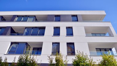 Eko apartman binası enerji ve temiz hava tasarrufu sağlıyor. Avrupa 'daki yerleşim yerleri doğayla uyum içinde. Çevre dostu, yeşilliklerle dolu bir şehir.. 