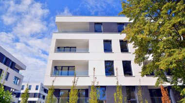 Eko apartman binası enerji ve temiz hava tasarrufu sağlıyor. Avrupa 'daki yerleşim yerleri doğayla uyum içinde. Çevre dostu, yeşilliklerle dolu bir şehir.. 