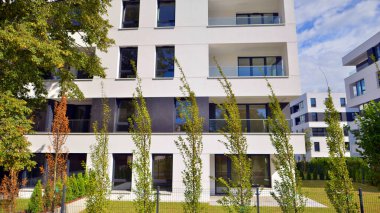 Eko apartman binası enerji ve temiz hava tasarrufu sağlıyor. Avrupa 'daki yerleşim yerleri doğayla uyum içinde. Çevre dostu, yeşilliklerle dolu bir şehir.. 
