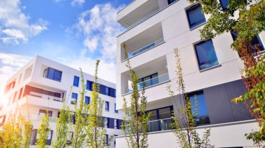 Eko apartman binası enerji ve temiz hava tasarrufu sağlıyor. Avrupa 'daki yerleşim yerleri doğayla uyum içinde. Çevre dostu, yeşilliklerle dolu bir şehir.. 