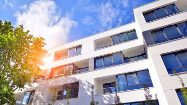 Eko apartman binası enerji ve temiz hava tasarrufu sağlıyor. Avrupa 'daki yerleşim yerleri doğayla uyum içinde. Çevre dostu, yeşilliklerle dolu bir şehir.. 