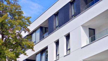 Eko apartman binası enerji ve temiz hava tasarrufu sağlıyor. Avrupa 'daki yerleşim yerleri doğayla uyum içinde. Çevre dostu, yeşilliklerle dolu bir şehir.. 