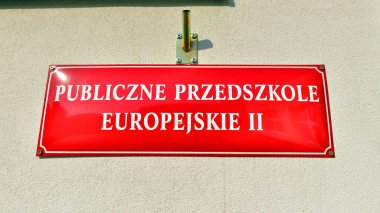 Varşova, Polonya. 6 Mart 2025. Şehir manzarası. İmzalı Publiczne Przedszkole Europejskie - Avrupa Anaokulu