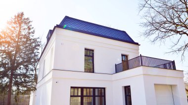 Lüks gayrimenkul, modern görünümlü bekar aile evi. Tek aile evlerinin banliyö mahallesi..