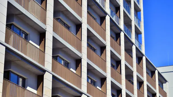 Yeni, modern apartman kompleksi. Modern apartmanın dış görünüşü. Yeni inşaat dairesi ya da apartman kompleksi.