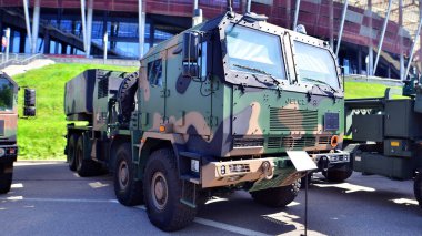 Varşova, Polonya. 7 Mayıs 2025. Uçaksavar roket sistemi Narew Savunma 24 askeri teçhizat sergisinde