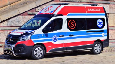 Varşova, Polonya. 7 Mayıs 2025. Acil ambulans.
