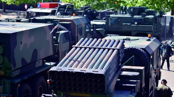 Varşova, Polonya. 7 Mayıs 2025. Uçaksavar roket sistemi Narew Savunma 24 askeri teçhizat sergisinde