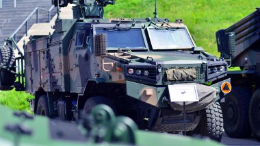 Varşova, Polonya. 7 Mayıs 2025. Savunma 24 askeri malzeme sergisinde uçaksavar füze sistemi Poprad.