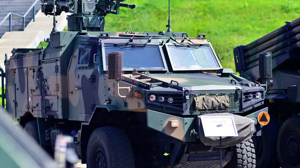 Varşova, Polonya. 7 Mayıs 2025. Savunma 24 askeri malzeme sergisinde uçaksavar füze sistemi Poprad.