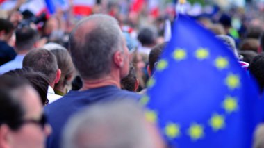 Varşova, Polonya. 25.05.2025. Rafal Trzaskowski 'nin Büyük Vatanseverler Yürüyüşü. Yüz binlerce insan demokrasiye destek vermek için yürüyor. Başkanlık adayını desteklemek için yürüyüş.