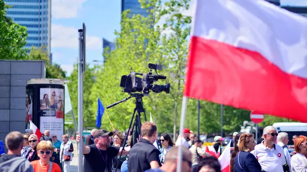 Varşova, Polonya. 25.05.2025. Rafal Trzaskowski 'nin Büyük Vatanseverler Yürüyüşü. Yüz binlerce insan demokrasiye destek vermek için yürüyor. Başkanlık adayını desteklemek için yürüyüş.