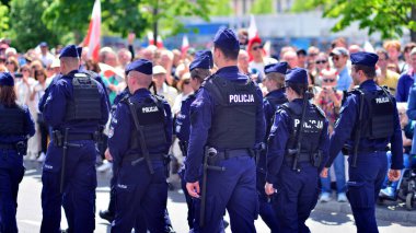 Varşova, Polonya. 25 Mayıs 2025. Polis birimleri gösterileri güvence altına alıyor.
