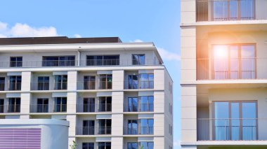 Mavi gökyüzü olan güneşli bir günde modern apartman binaları. Modern bir apartmanın ön cephesi. Modern konut binası kompleksi.