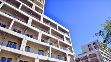 Yeni modern apartman bloğu, apartman mimarisi. Lüks konut kompleksi. Şehir gayrimenkul, 